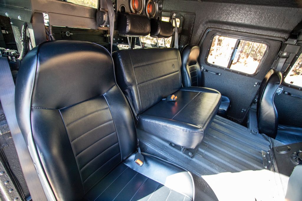 2004 HUMMER H1 4-Passenger Wagon Enclosed - 22957205 - 26