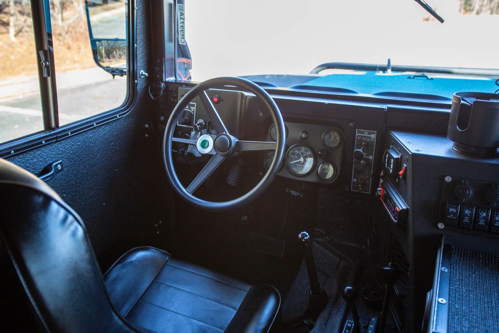 2004 HUMMER H1 4-Passenger Wagon Enclosed - 22957205 - 3