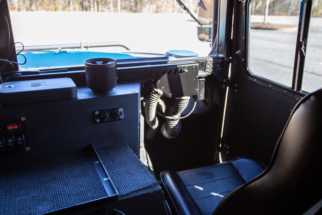 2004 HUMMER H1 4-Passenger Wagon Enclosed - 22957205 - 4