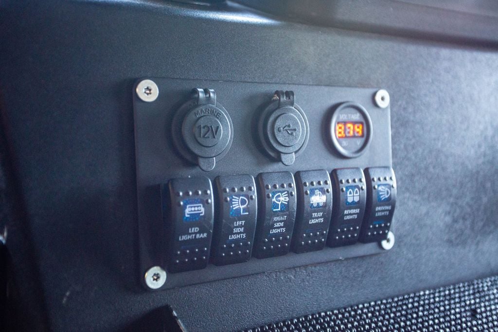 2004 HUMMER H1 4-Passenger Wagon Enclosed - 22957205 - 61