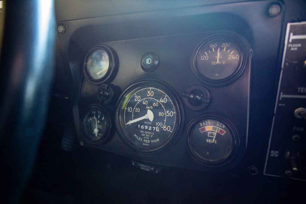 2004 HUMMER H1 4-Passenger Wagon Enclosed - 22957205 - 7