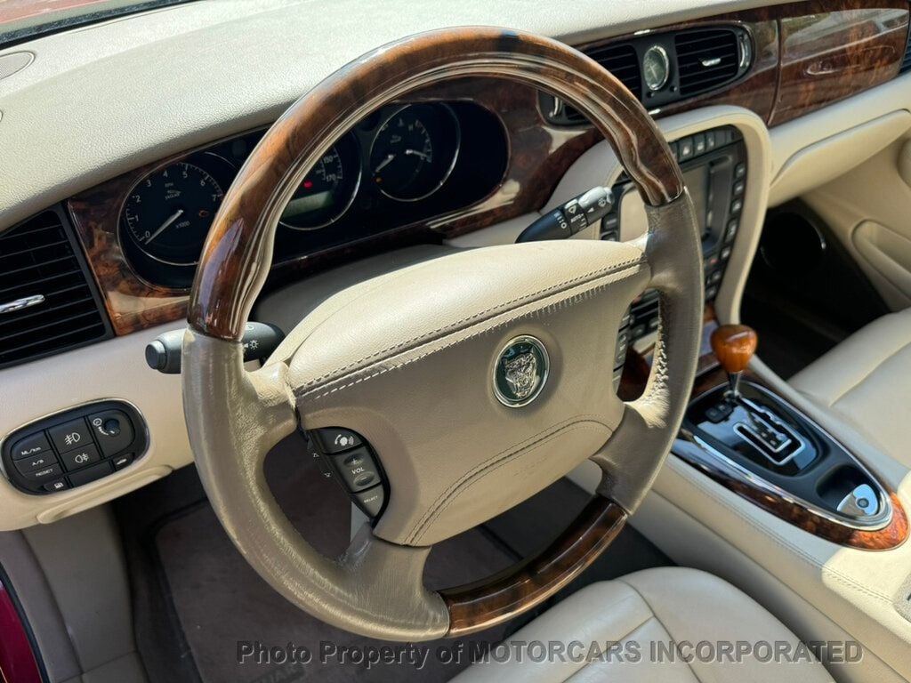 2004 Jaguar XJ 4dr Sedan XJ8 - 22605371 - 10