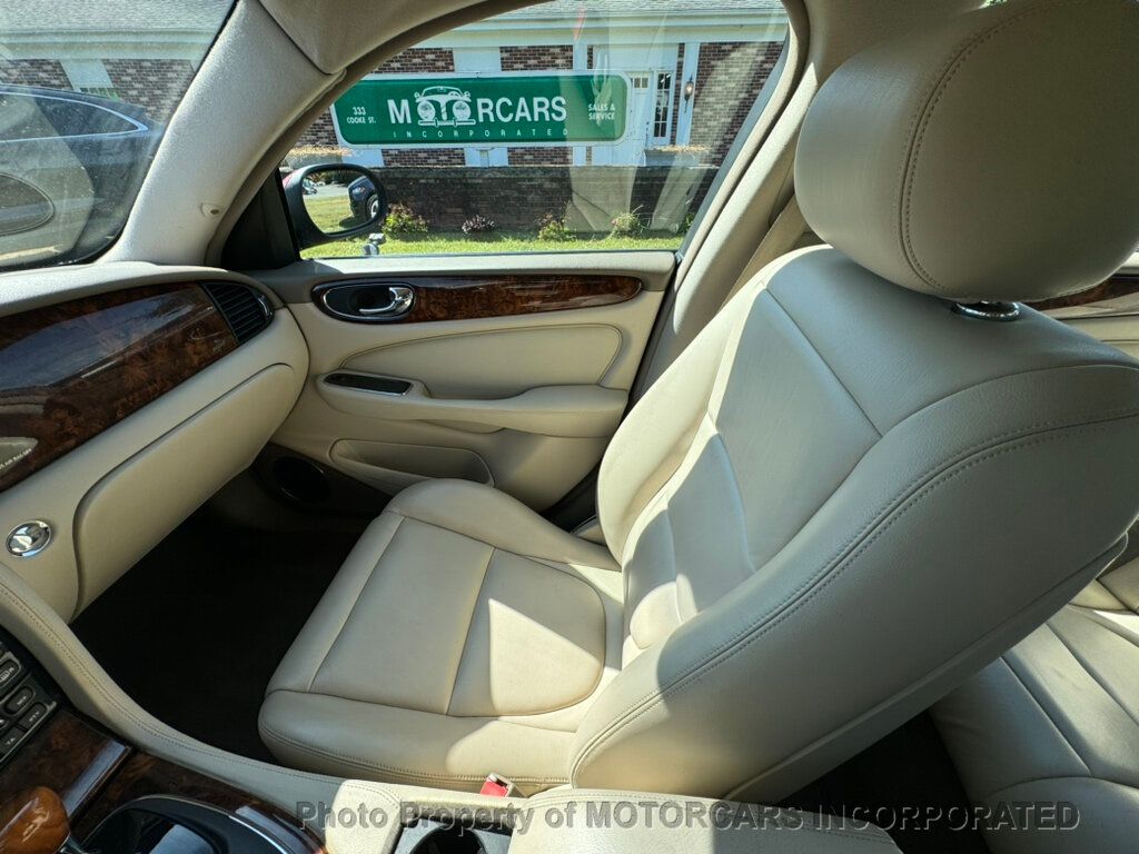 2004 Jaguar XJ 4dr Sedan XJ8 - 22605371 - 15