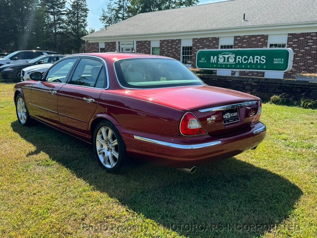 2004 Jaguar XJ 4dr Sedan XJ8 - 22605371 - 4