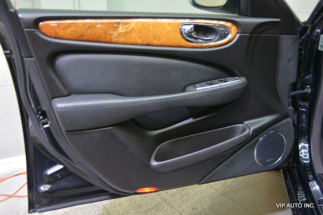 2004 Jaguar XJ 4dr Sedan XJR - 22974866 - 6