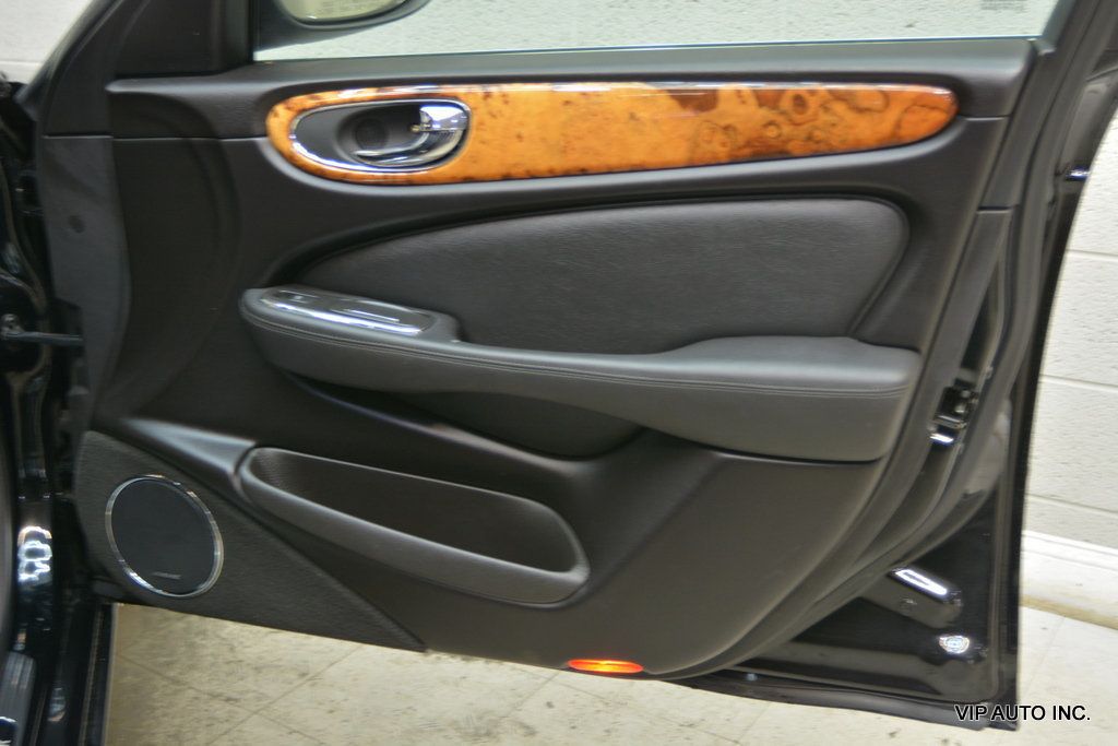 2004 Jaguar XJ 4dr Sedan XJR - 22974866 - 8