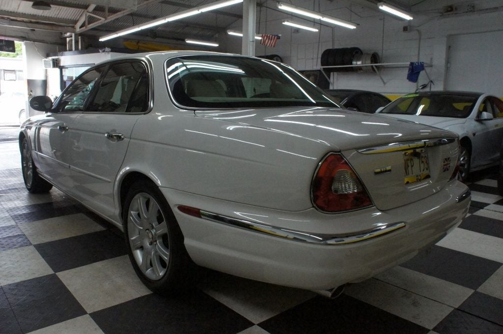 2004 Jaguar XJ Classy! - 21967073 - 16