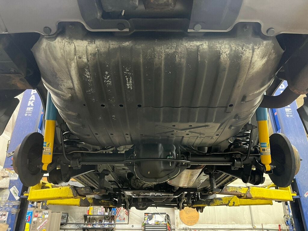 2004 Jeep Grand Cherokee Overland 4.7L H.O 4x4 RUST FREE - 22799189 - 37