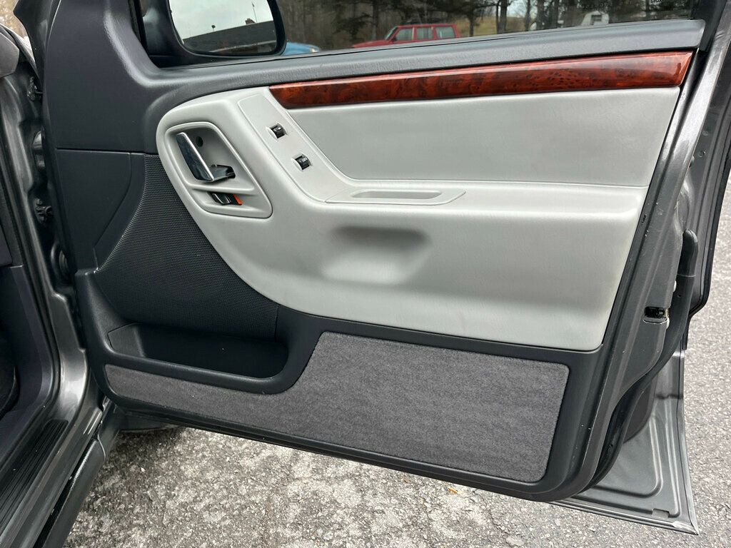 2004 Jeep Grand Cherokee Overland 4.7L H.O 4x4 RUST FREE - 22799189 - 54