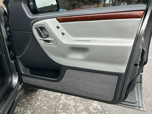 2004 Jeep Grand Cherokee Overland 4.7L H.O 4x4 RUST FREE - 22799189 - 54