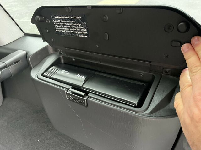 2004 Jeep Grand Cherokee Overland 4.7L H.O 4x4 RUST FREE - 22799189 - 66