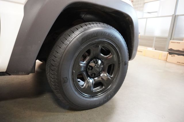 2004 Jeep Liberty 4dr Sport - 23015681 - 4