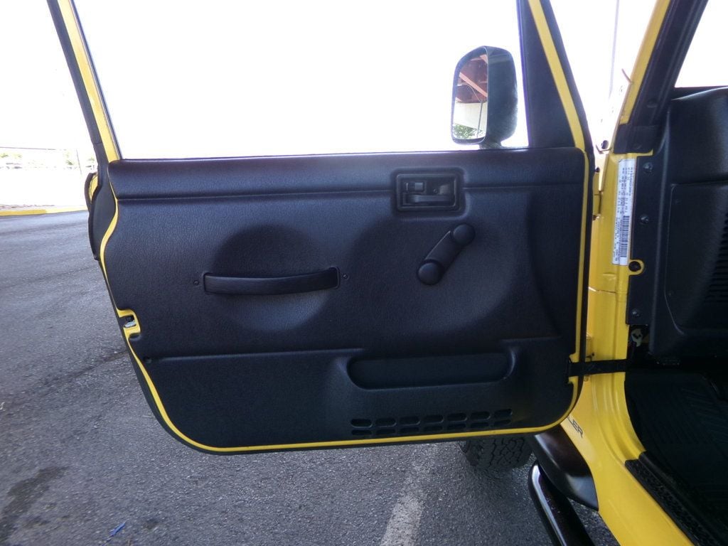 2004 Jeep Wrangler 2dr X - 23036839 - 8