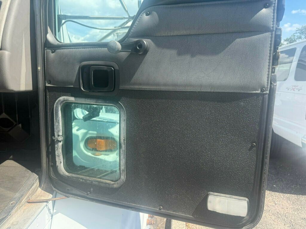 2004 Kenworth T300 22 FOOT BOX TRUCK FINANCING AVAILABLE MANUAL DRIVE MANY OTHERS IN STOCK - 22907756 - 9