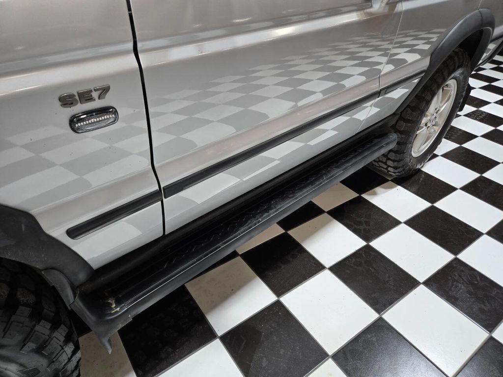 2004 Land Rover Discovery 4dr Wagon SE - 22967419 - 10