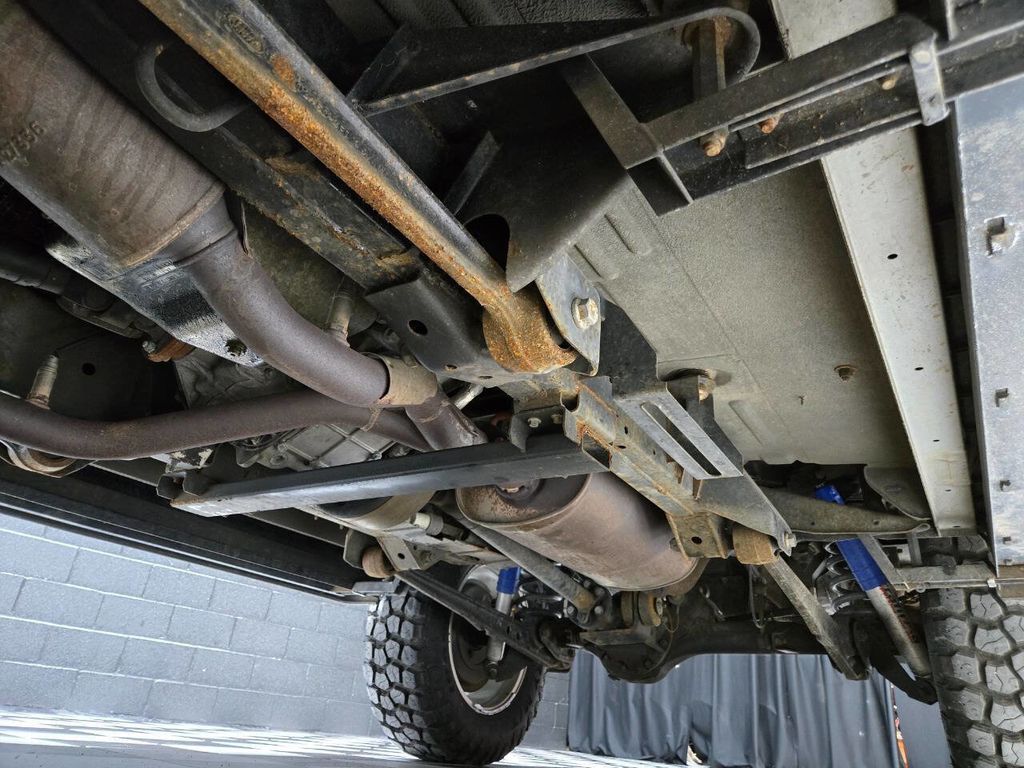 2004 Land Rover Discovery 4dr Wagon SE - 22967419 - 47