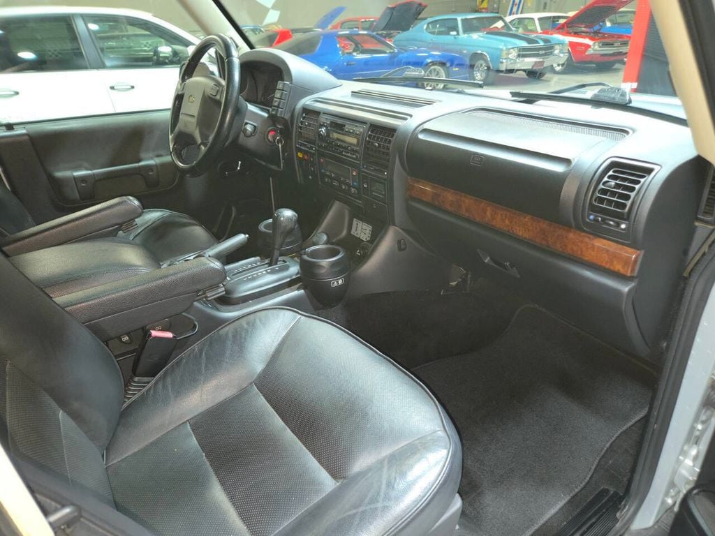 2004 Land Rover Discovery 4dr Wagon SE - 22967419 - 64