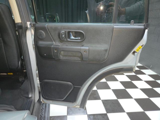 2004 Land Rover Discovery 4dr Wagon SE - 22967419 - 69