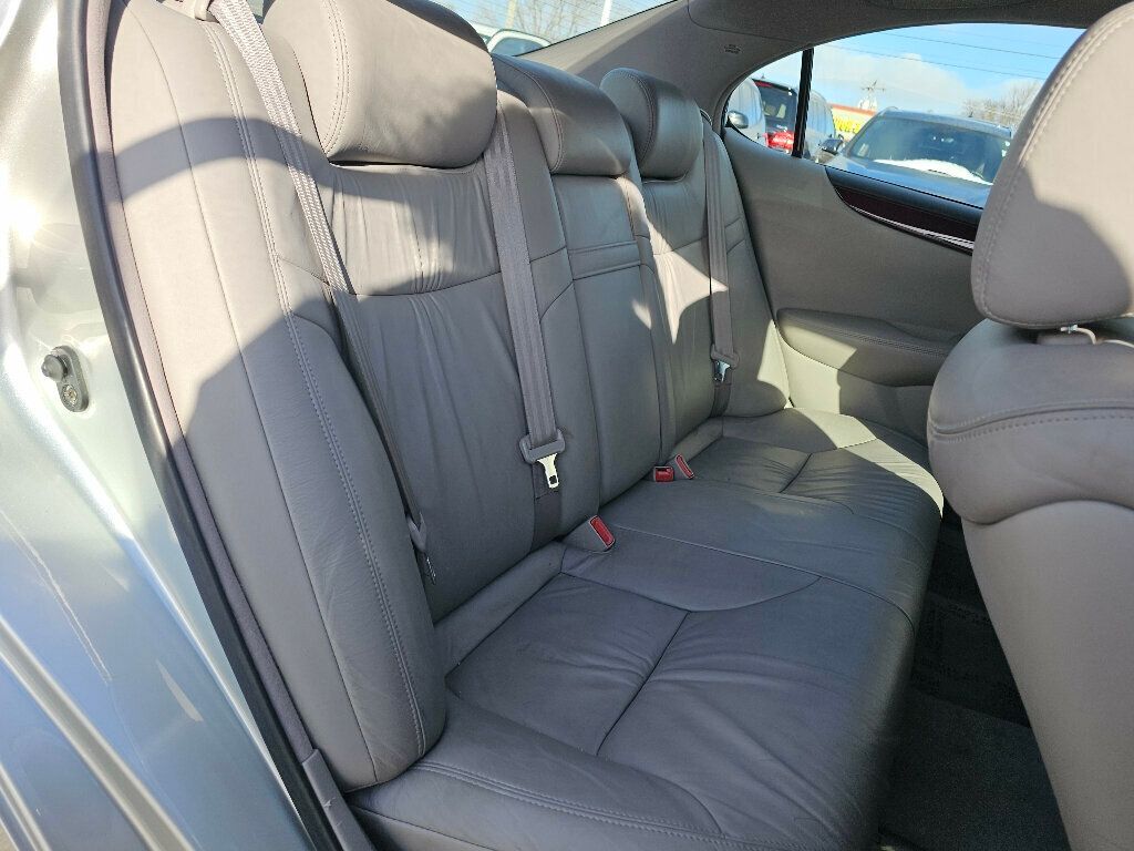 2004 Lexus ES 330 4dr Sedan - 22969918 - 16