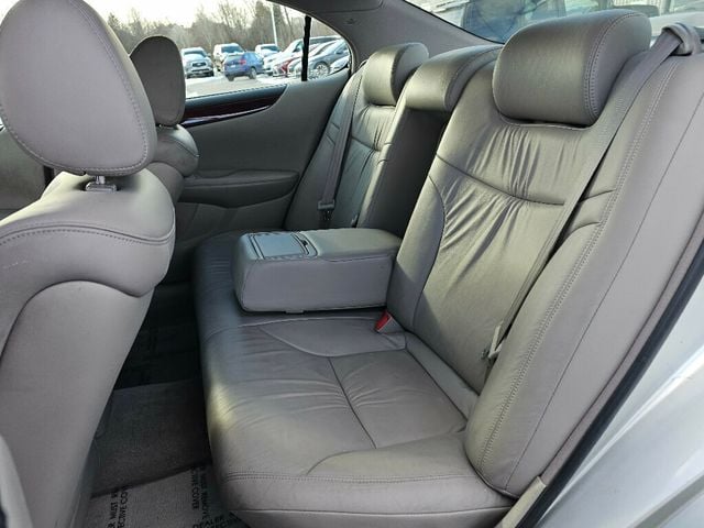 2004 Lexus ES 330 4dr Sedan - 22969918 - 17