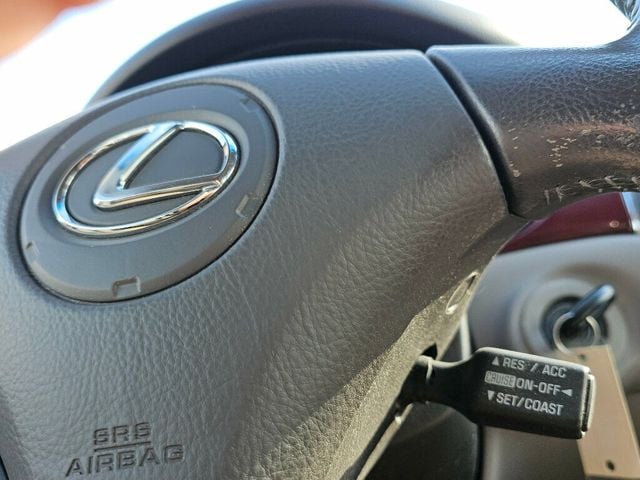 2004 Lexus ES 330 4dr Sedan - 22969918 - 25