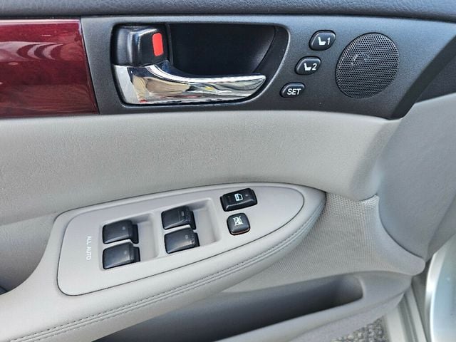 2004 Lexus ES 330 4dr Sedan - 22969918 - 30