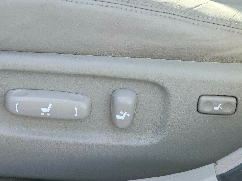 2004 Lexus ES 330 4dr Sedan - 22969918 - 32