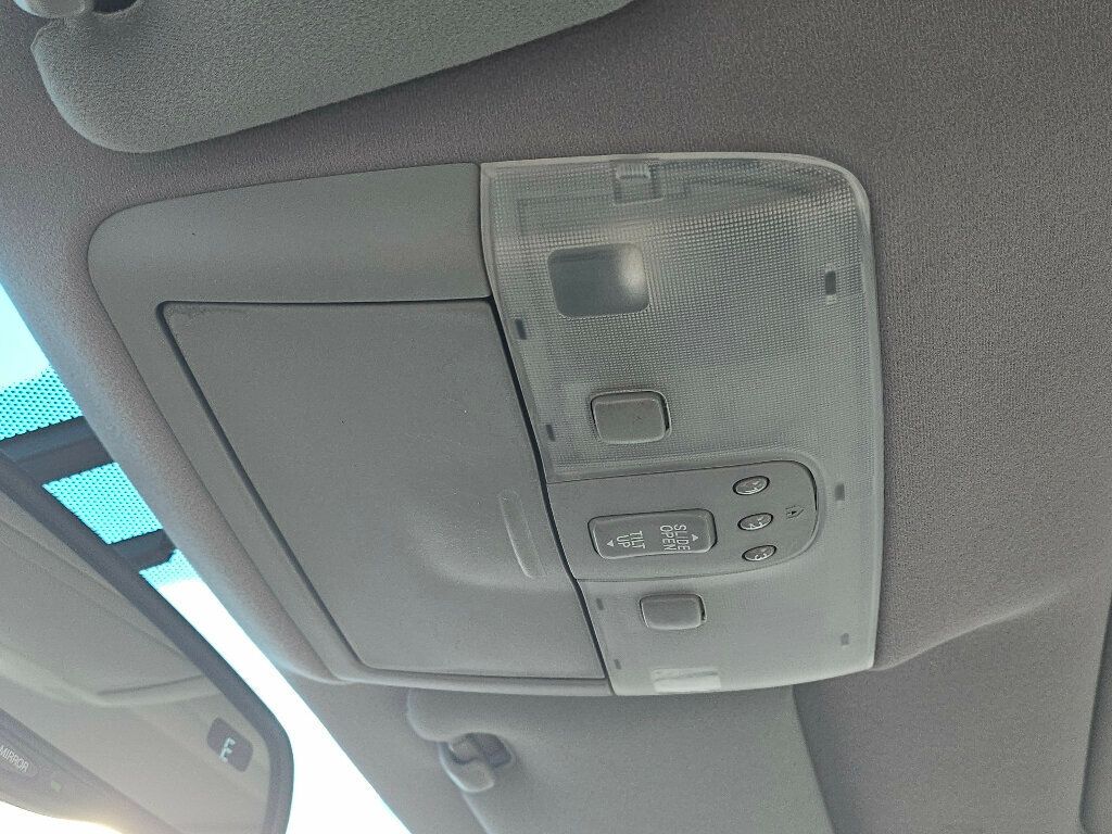 2004 Lexus ES 330 4dr Sedan - 22969918 - 33