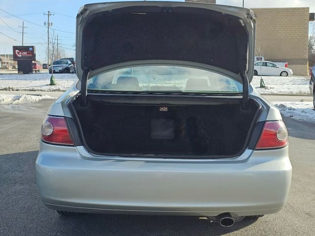 2004 Lexus ES 330 4dr Sedan - 22969918 - 35