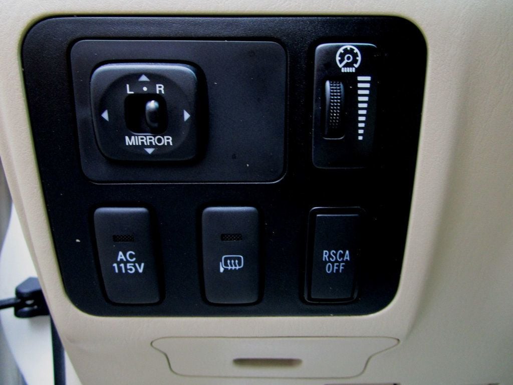 2004 Lexus GX 470 photo 24