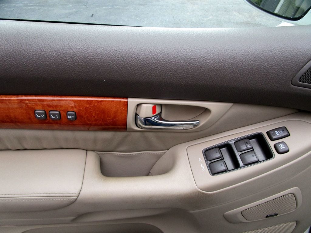 2004 Lexus GX 470 photo 27
