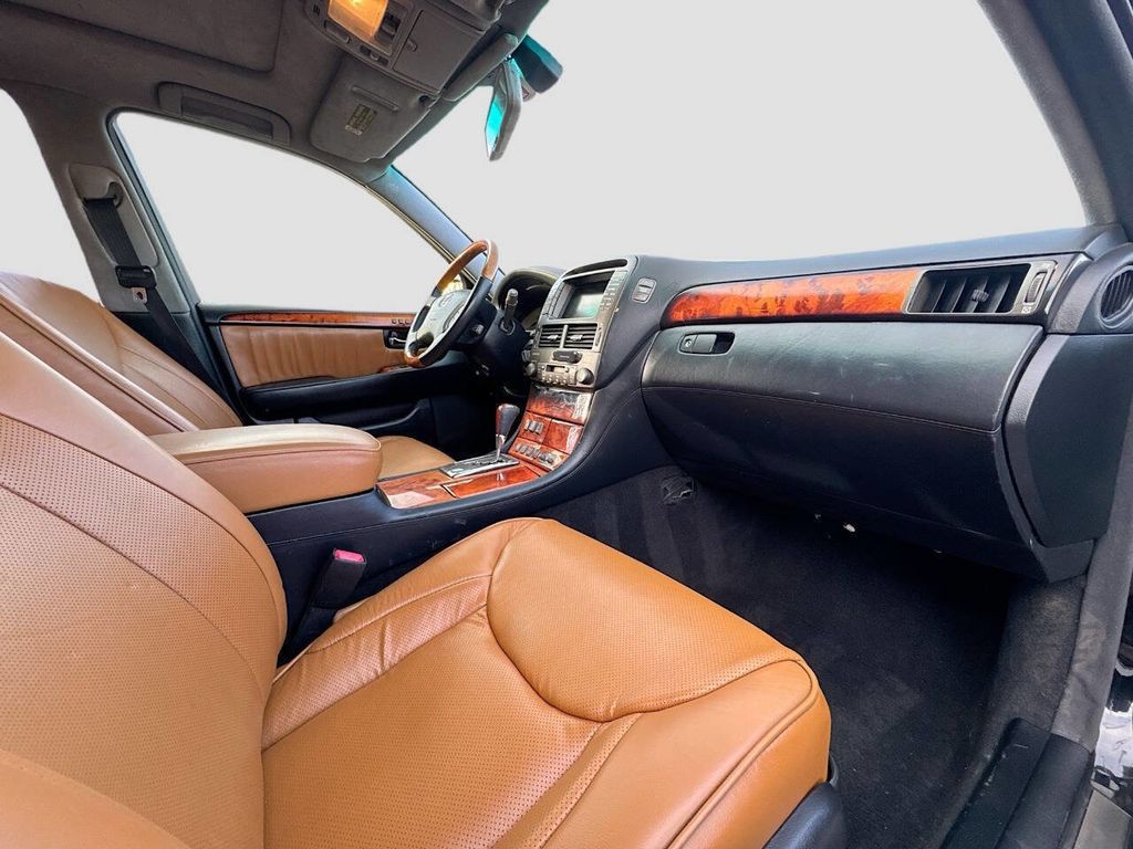 2004 Lexus LS 430 4dr Sedan - 22963912 - 17