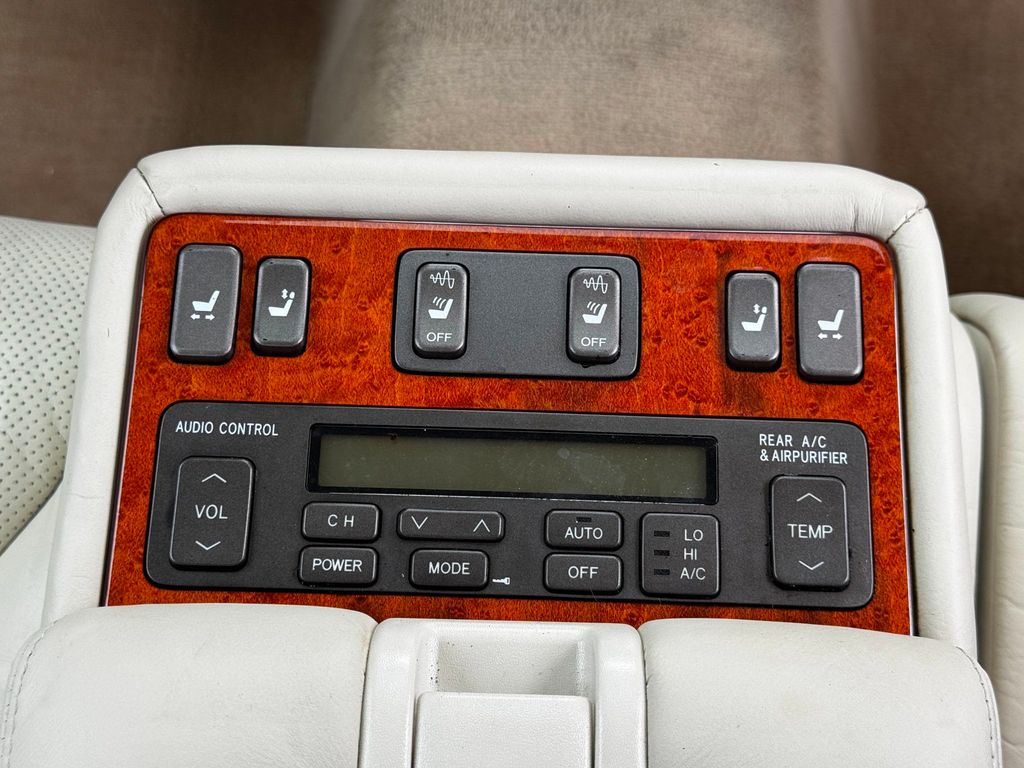 2004 Lexus LS 430 4dr Sedan - 22975730 - 17