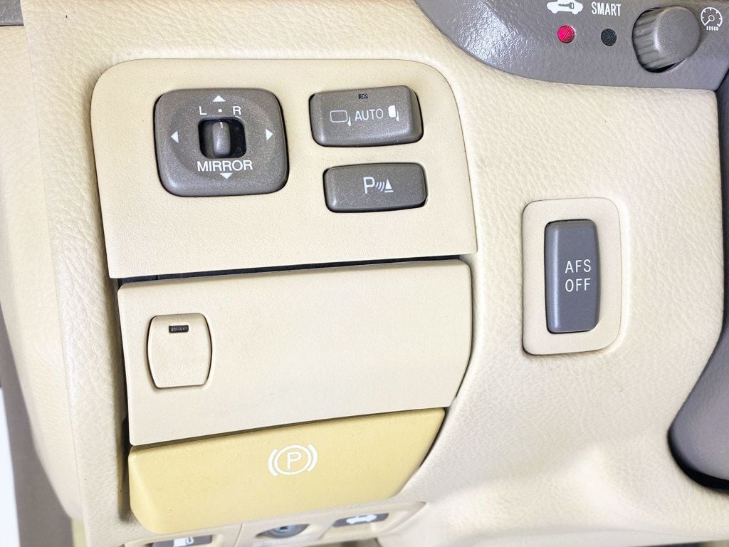 2004 Lexus LS 430 photo 16