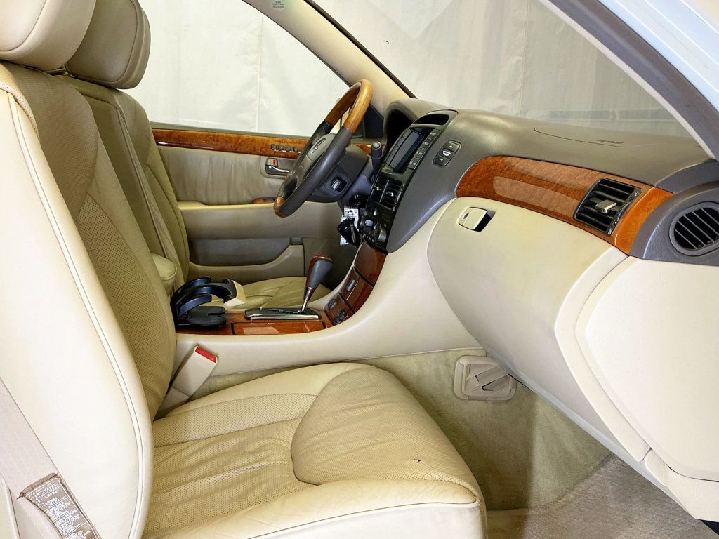 2004 Lexus LS 430 photo 32