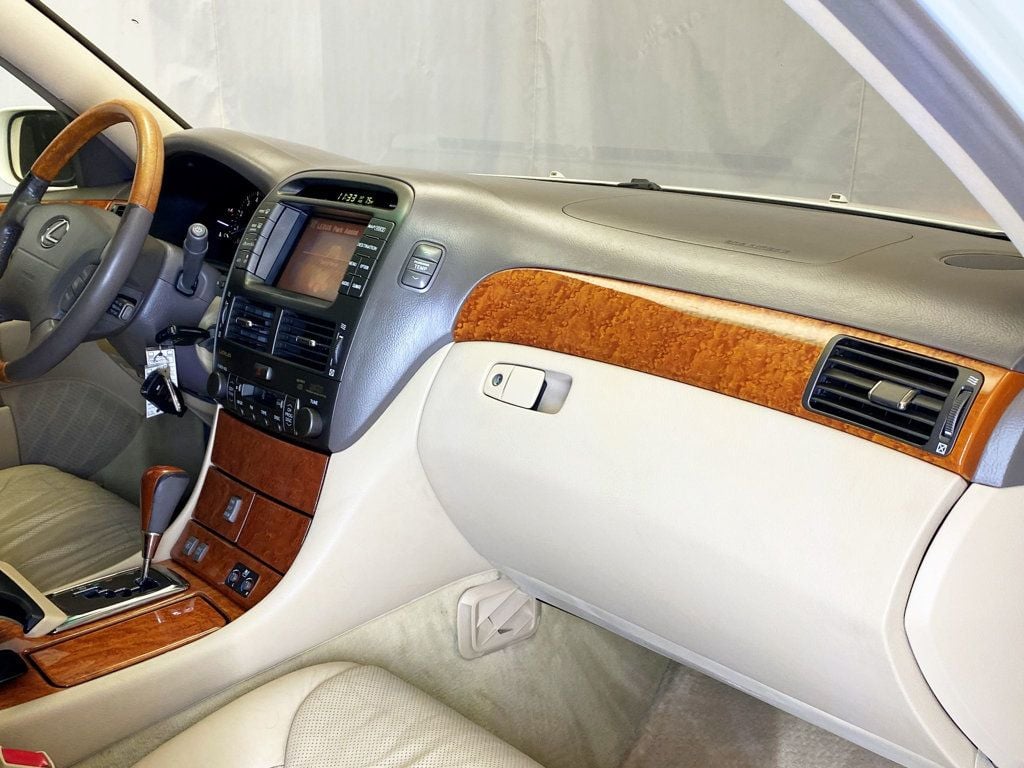 2004 Lexus LS 430 photo 33