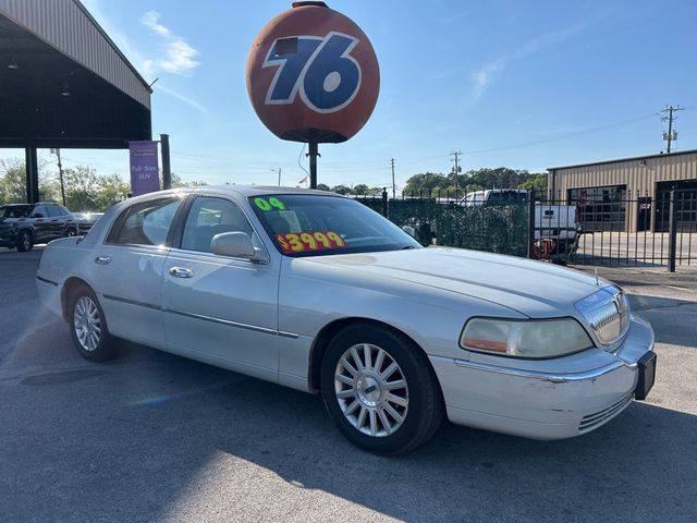 2004 Lincoln Town Car 4dr Sedan Ultimate - 23009808 - 0