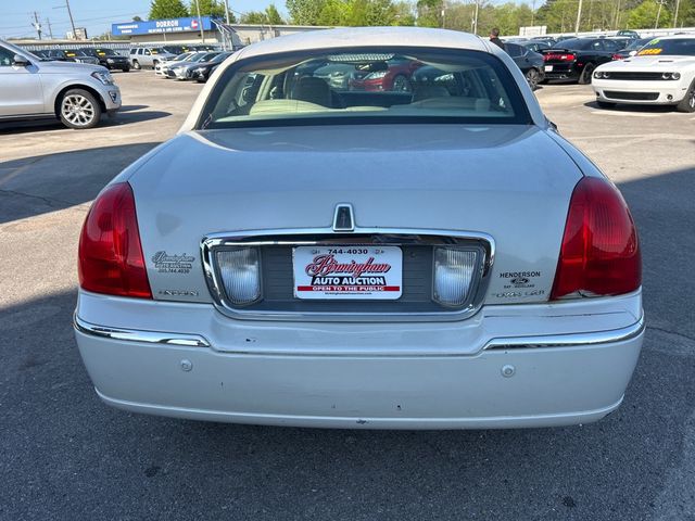 2004 Lincoln Town Car 4dr Sedan Ultimate - 23009808 - 4