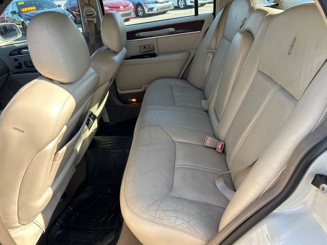 2004 Lincoln Town Car 4dr Sedan Ultimate - 23009808 - 6