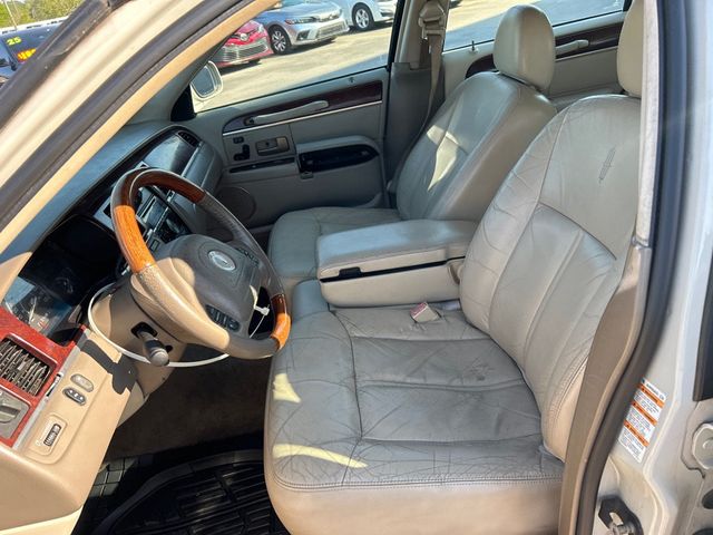 2004 Lincoln Town Car 4dr Sedan Ultimate - 23009808 - 7