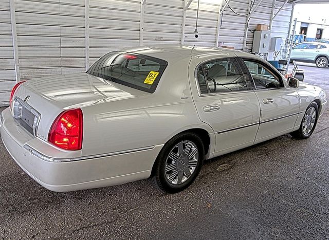 2004 Lincoln Town Car 4dr Sedan Ultimate - 23067220 - 1
