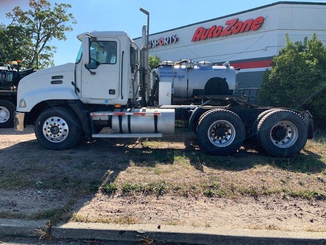 2004 Mack CX613 TANDEM AXLE TRACTOR READY FOR WORK PRICED TO SELL - 21540454 - 9