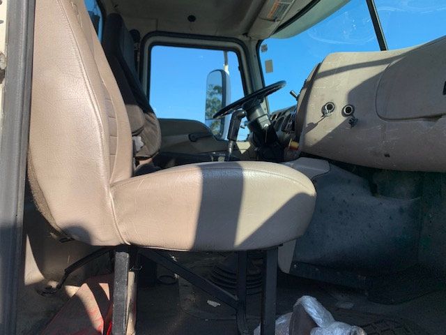 2004 Mack CX613 TANDEM AXLE TRACTOR READY FOR WORK PRICED TO SELL - 21540454 - 34