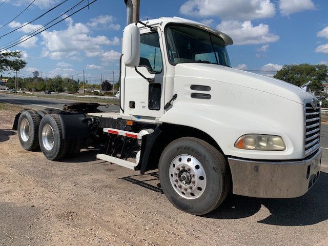 2004 Mack CX613 TANDEM AXLE TRACTOR READY FOR WORK PRICED TO SELL - 21540454 - 4