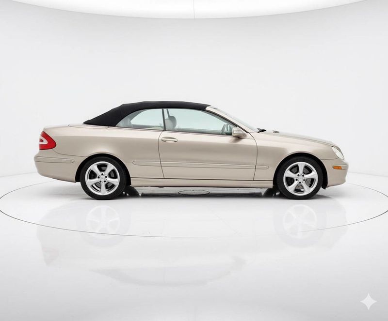 2004 Mercedes-Benz CLK CLK 320 2dr Convertible - 22937892 - 14