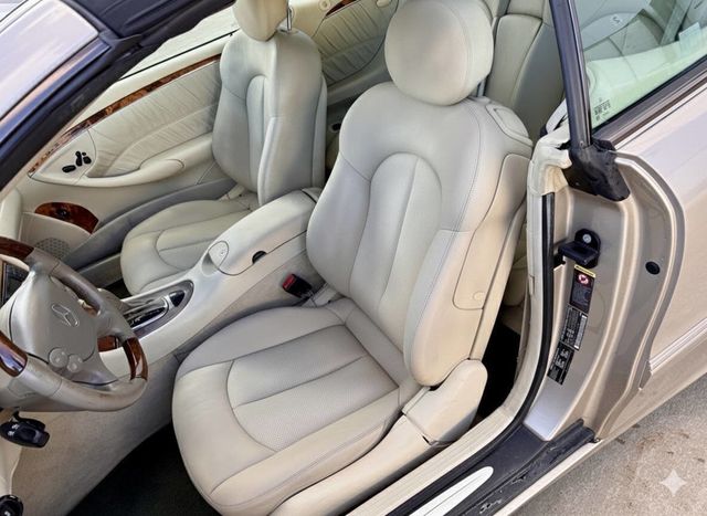 2004 Mercedes-Benz CLK CLK 320 2dr Convertible - 22937892 - 17