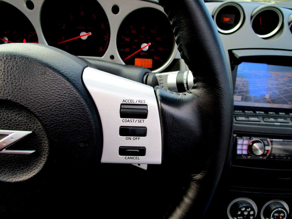 2004 Nissan 350Z 2dr Roadster Touring Manual - 23094764 - 17