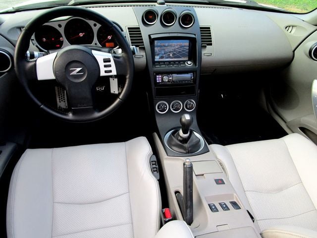 2004 Nissan 350Z 2dr Roadster Touring Manual - 23094764 - 1
