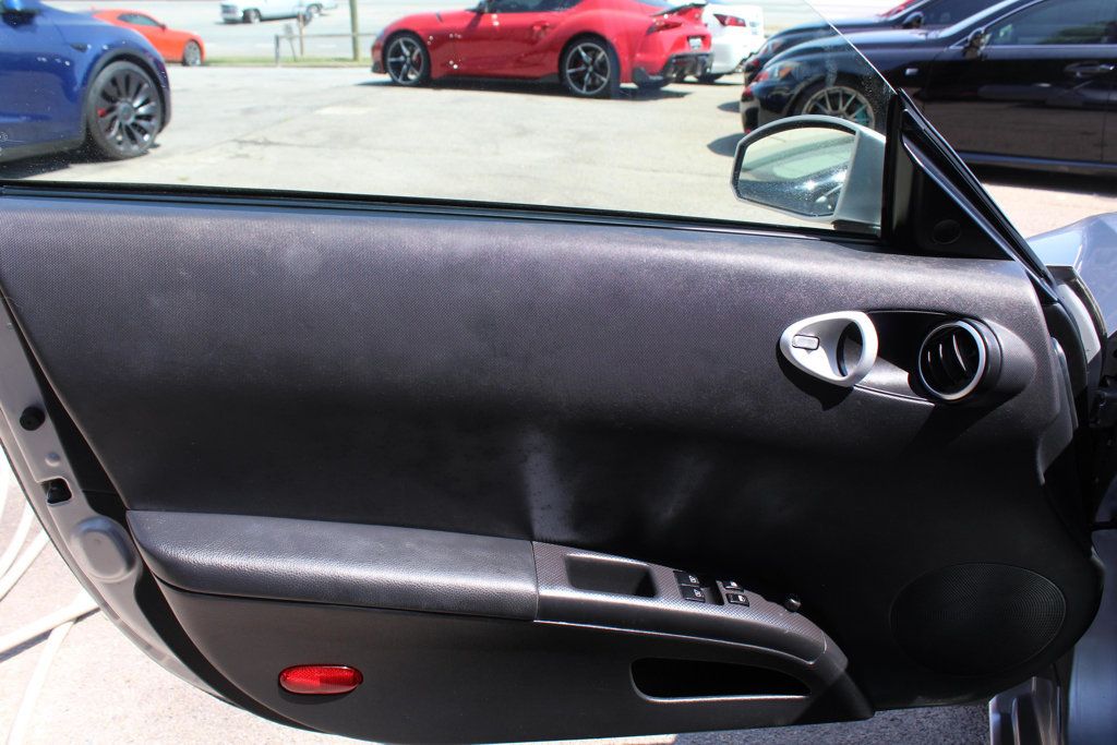 2004 Nissan 350Z Touring photo 11