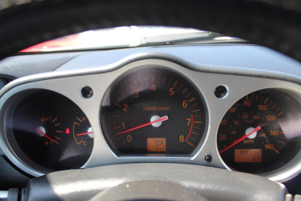 2004 Nissan 350Z Touring photo 13